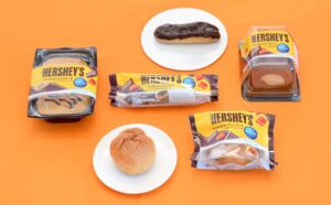 モンテール「HERSHEY’Sキャラメルショコラシュークリーム」など4品を期間限定で新発売[PR]